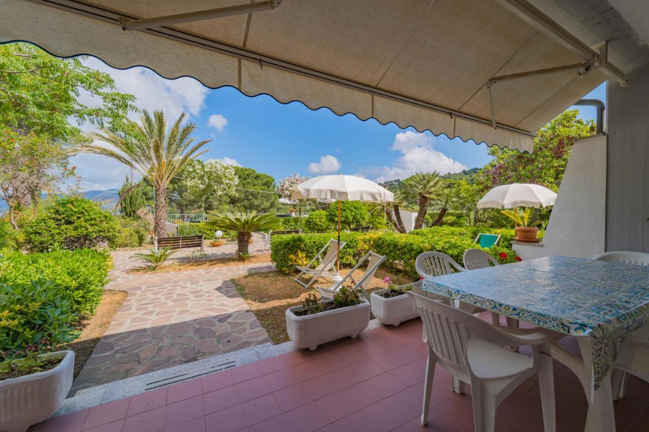 Residence Baia Delle Grazie Casa Morcone Bagian luar foto