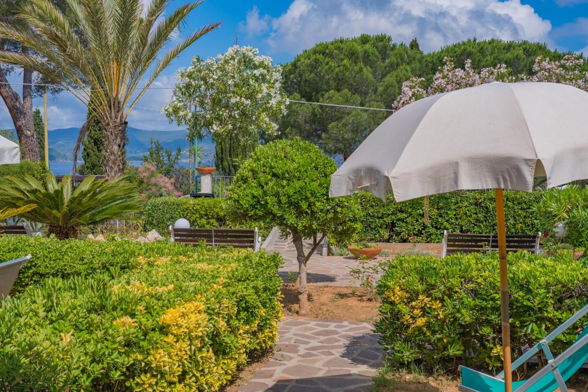 Residence Baia Delle Grazie Casa Morcone Bagian luar foto