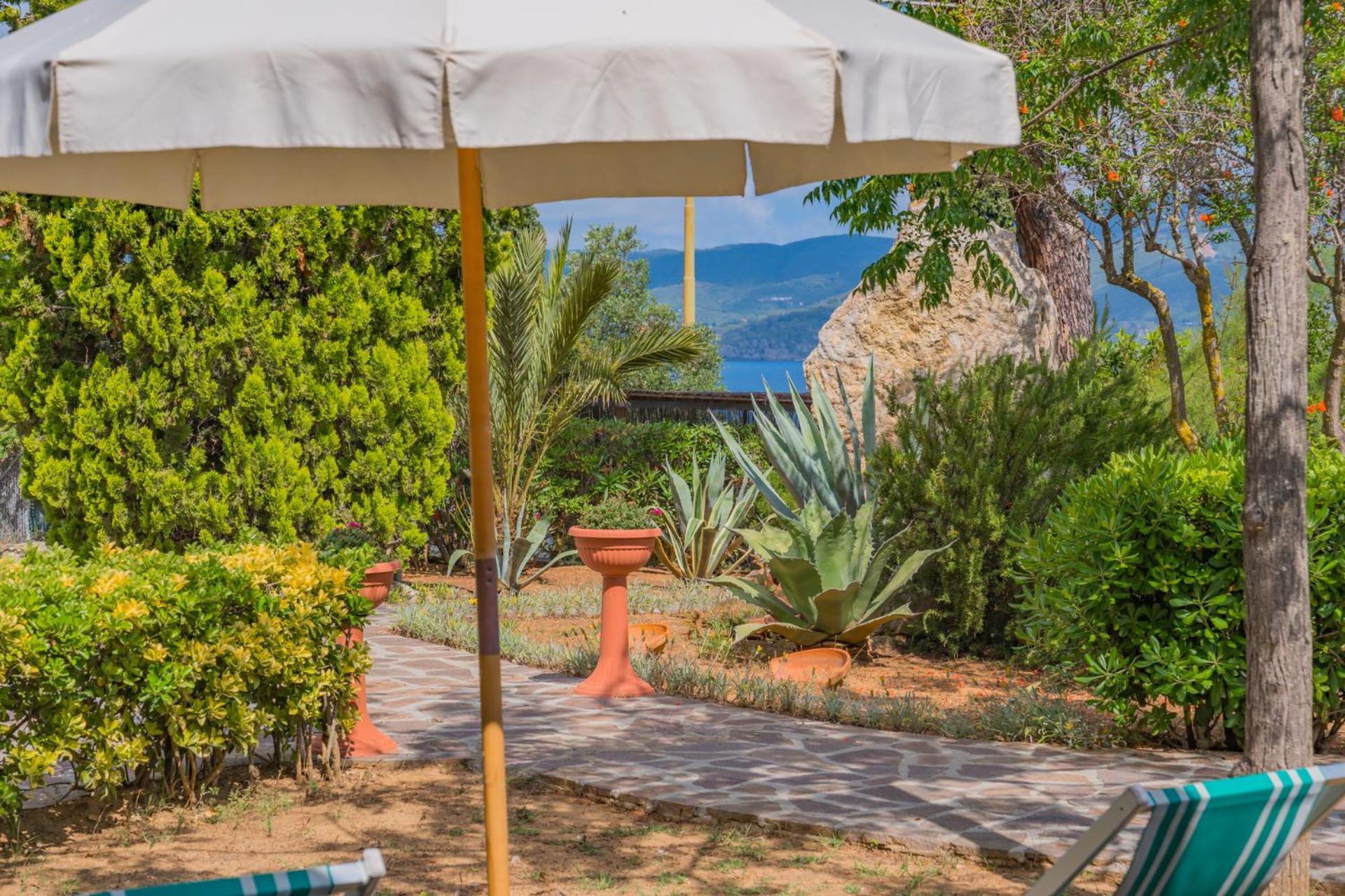 Residence Baia Delle Grazie Casa Morcone Bagian luar foto